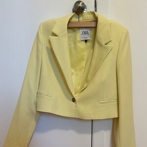 Zara Women's Light Yellow Blazer with Shoulder Pads